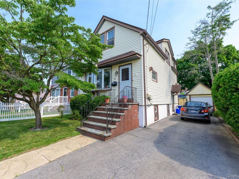 53 Cumberland Place, Valley Stream NY 11580