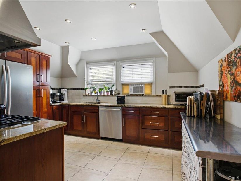 13 Campus Place SL, Scarsdale NY 10583