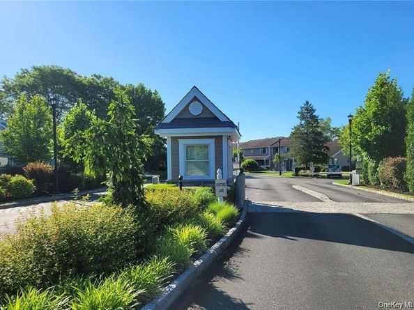 91 Hidden Ponds, Smithtown NY 11787