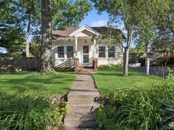 36 Lakeview Court