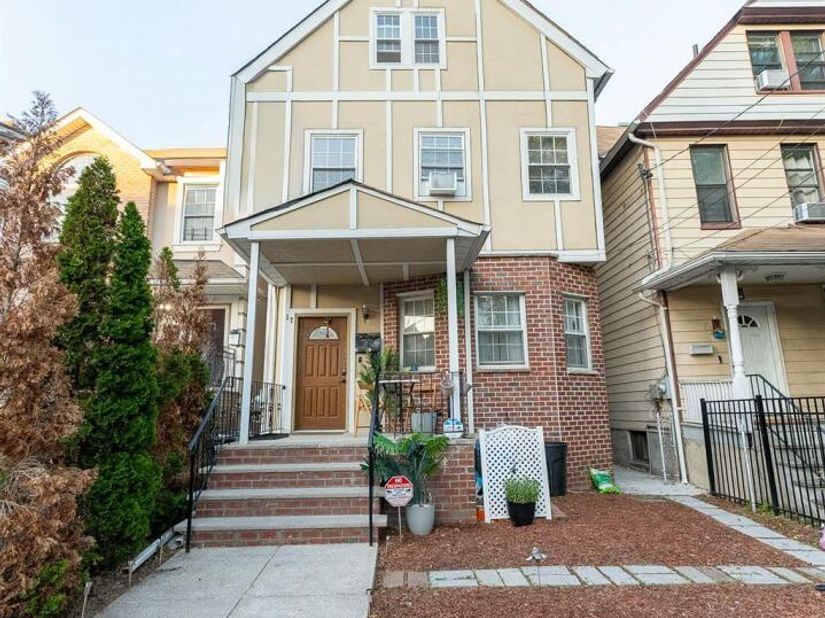 17 S 7th Avenue, Mount Vernon NY 10550