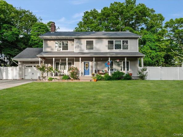 7 Maple Avenue, Holbrook NY 11741