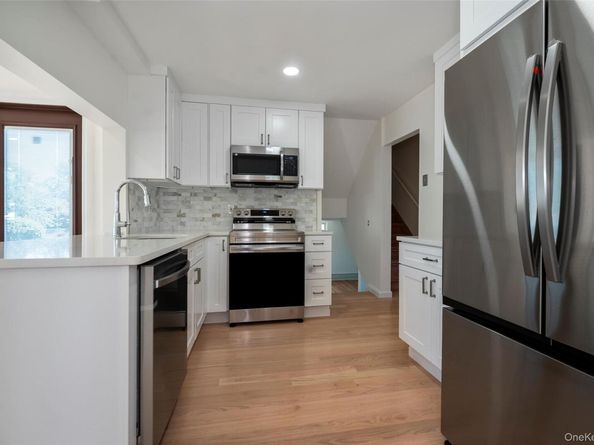 190 W Waukena Avenue, Oceanside NY 11572