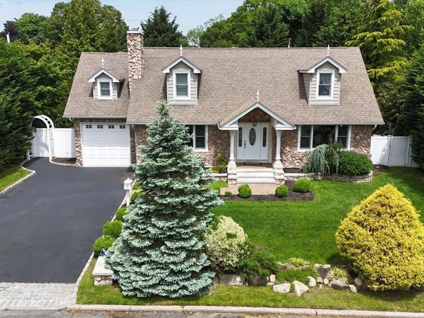 19 Gruber Drive, Glen Cove NY 11542
