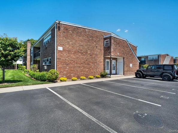 14 Ivy Street 1A, Farmingdale NY 11735