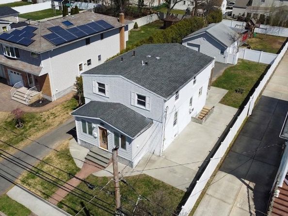 643 MIDVALE Avenue, East Meadow NY 11554