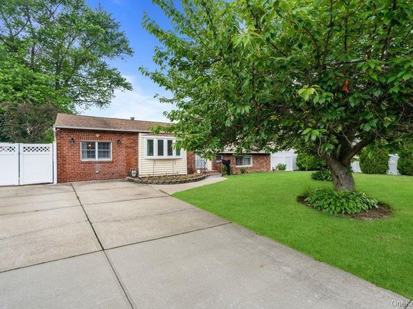 282 W 22nd Street, Deer Park NY 11729