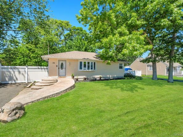 34 Windus Drive, Shirley NY 11967