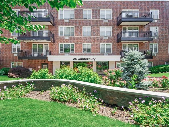 25 Canterbury Road 1M, Great Neck NY 11021