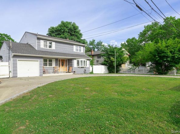 299 Mount Vernon Avenue, Medford NY 11763