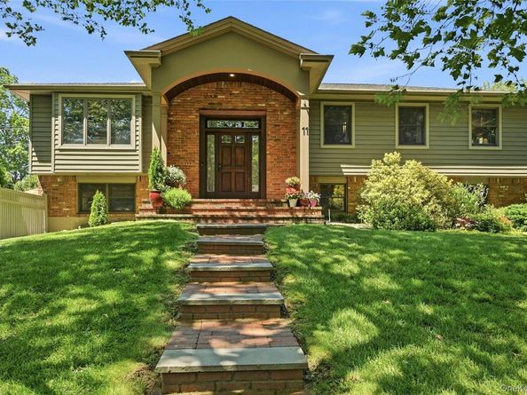 11 Rockrose Lane, East Northport NY 11731