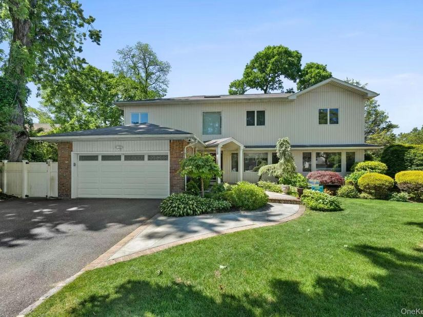 24 Holly Lane, Jericho NY 11753