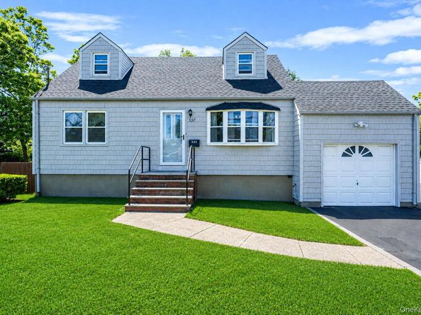Undisclosed Address #1006684, Lindenhurst NY 11757