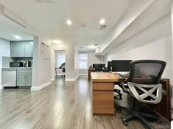 10 Old Mamaroneck Road