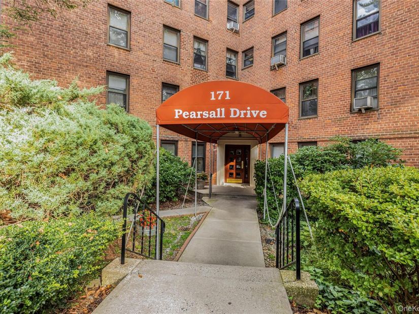171 Pearsall 3H, Mount Vernon NY 10552