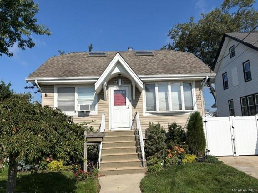 931 Hayes Street, Baldwin NY 11510