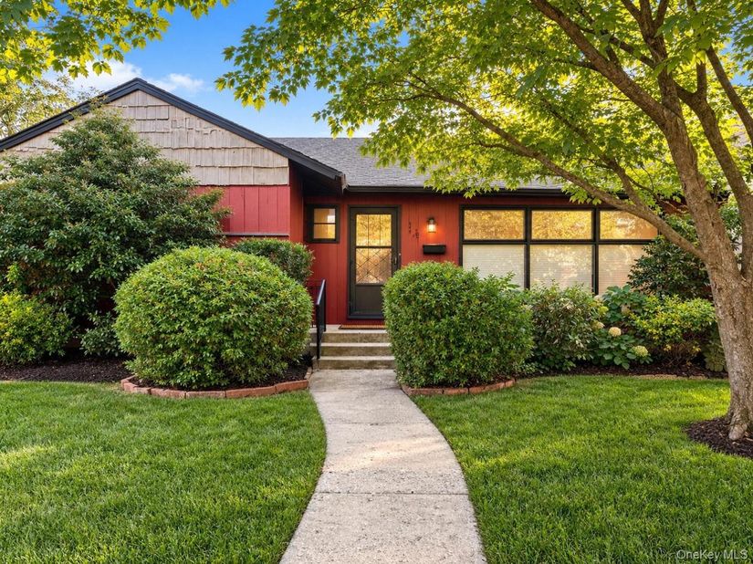 428 Leslie Lane, Uniondale NY 11553