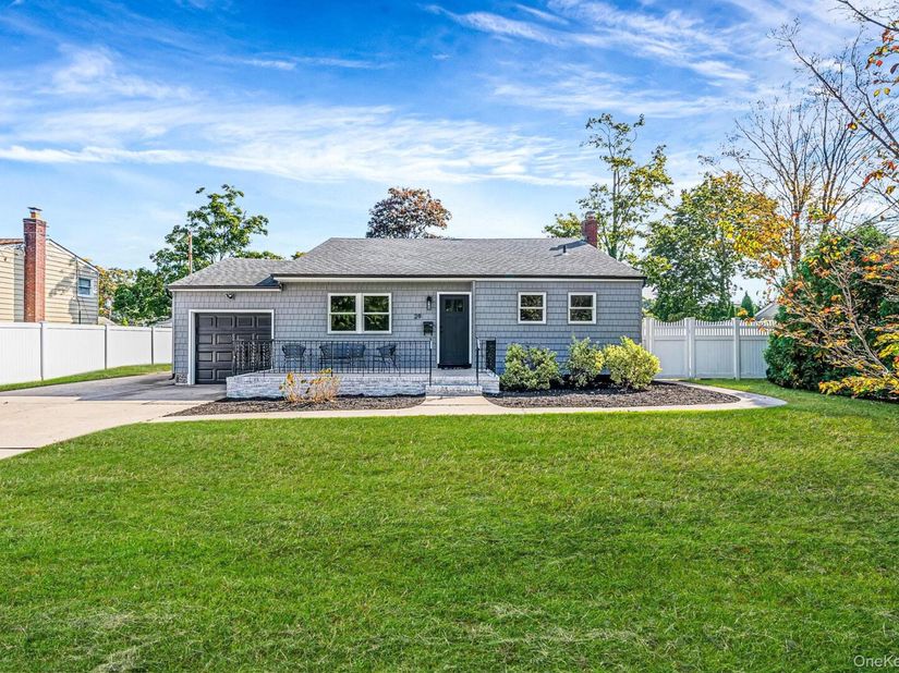 29 Edgewater Avenue, Bayport NY 11705