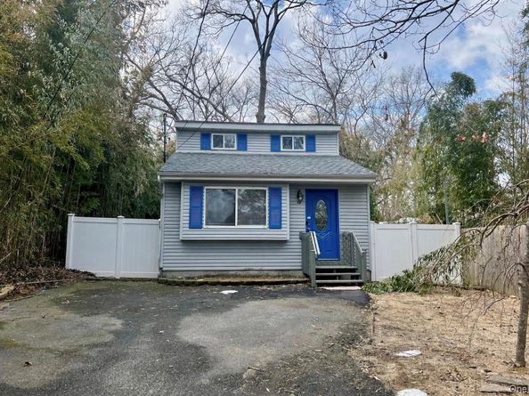 10 Rutland Road, Mastic NY 11950