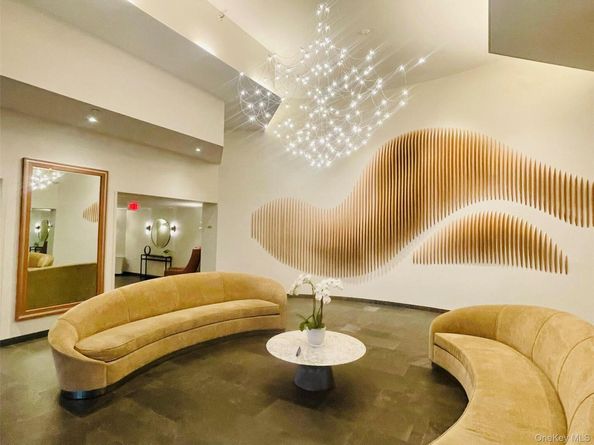 10 Stewart Pl 2GE, White Plains NY 10603