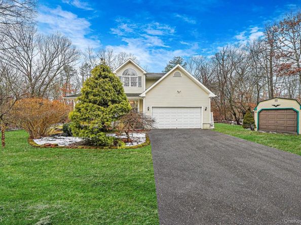 22 Wright Road, Manorville NY 11949