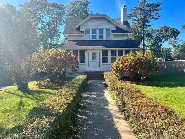 30 Brentwood Parkway, Brentwood NY 11717