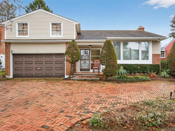 50 Netto Lane, Plainview NY 11803