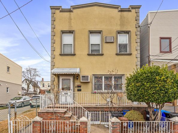 6923 59th Road, Maspeth NY 11378