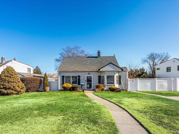 57 Pond Lane, Levittown NY 11756