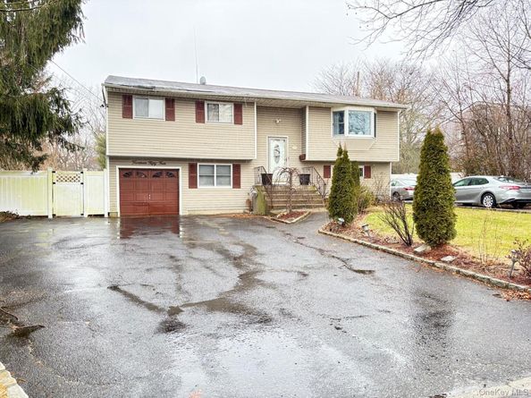 1454 Illinois Avenue, Bay Shore NY 11706