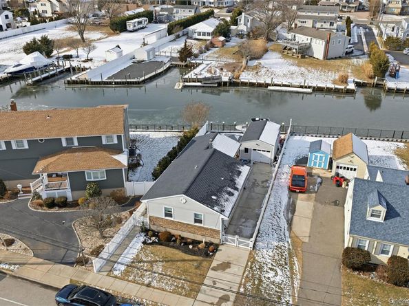 76 Alhambra Road, Massapequa NY 11758