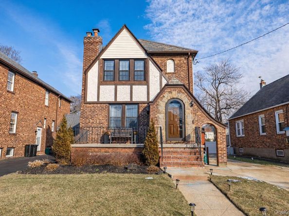 3 Olive Place, Lynbrook NY 11563