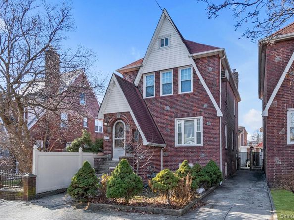 2445 Yates Avenue, Bronx NY 10469