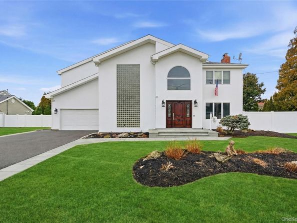 61 Bayview Avenue, Massapequa NY 11758