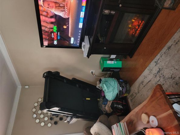 12 Garland Lane, Westbury NY 11590