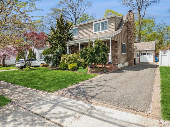 2296 Willow Street, Wantagh NY 11793