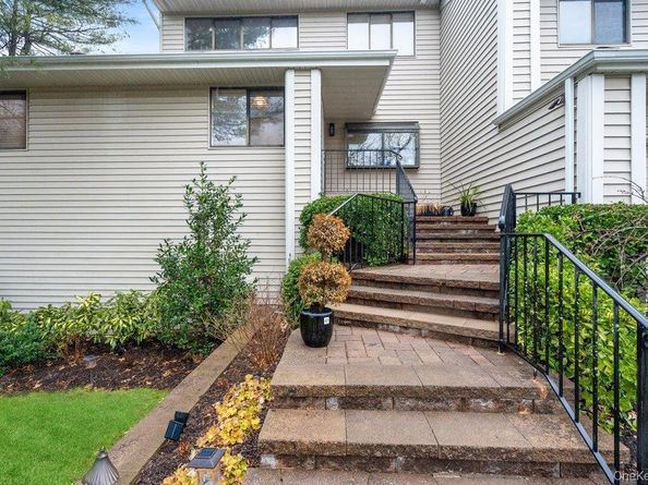 39 Chestnut Lane, Woodbury NY 11797