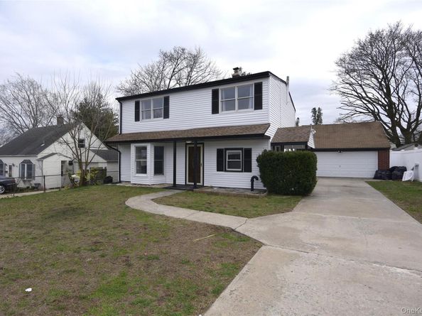 130 Balsam Lane, Levittown NY 11756