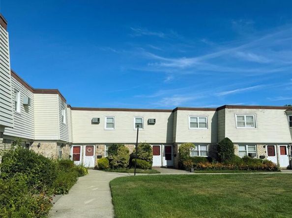 15 Harrison Avenue 15B, Amityville NY 11701