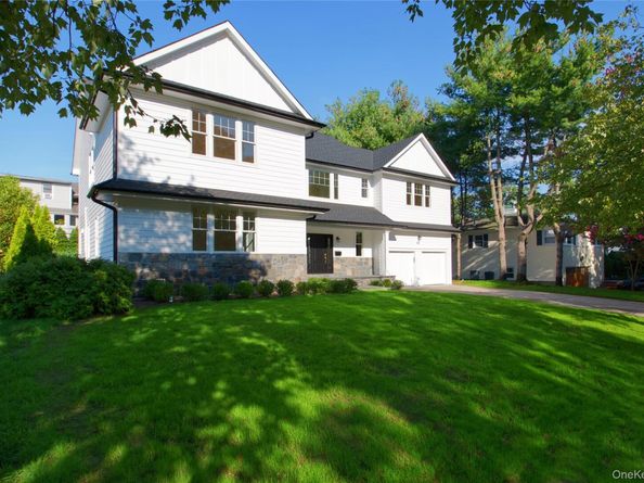 108 Tanners Pond Road, Garden City NY 11530