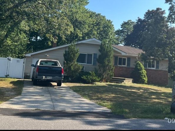 44 Lexington Avenue, Brentwood NY 11717