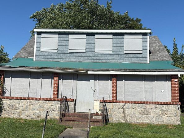 125 S Clinton Avenue, Bay Shore NY 11706