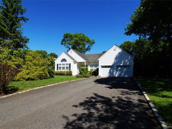 5 Wood Hollow Drive