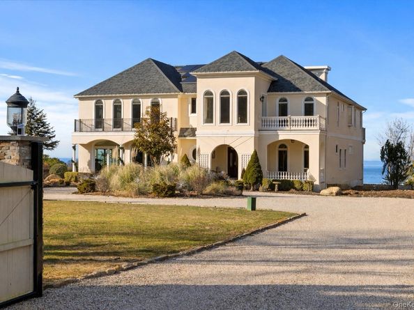 3172 Sound Avenue, Riverhead NY 11901