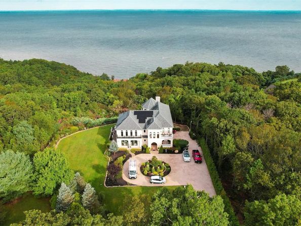 3172 Sound Avenue, Riverhead NY 11901