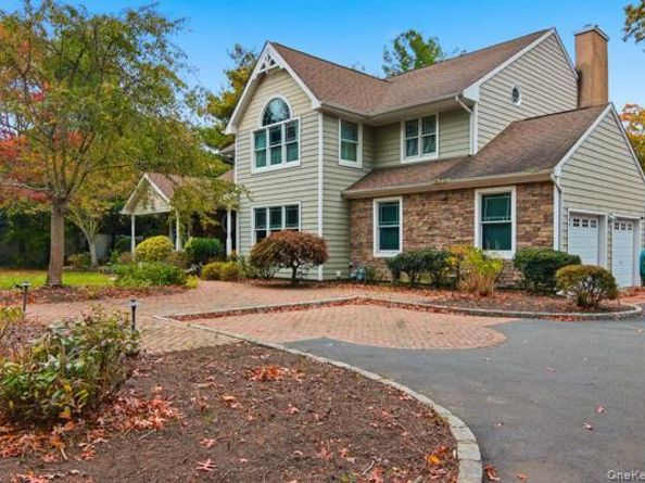 15 Arbor Court, Bohemia NY 11716