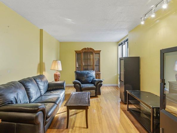 83-35 139 Street 1D, Briarwood NY 11435