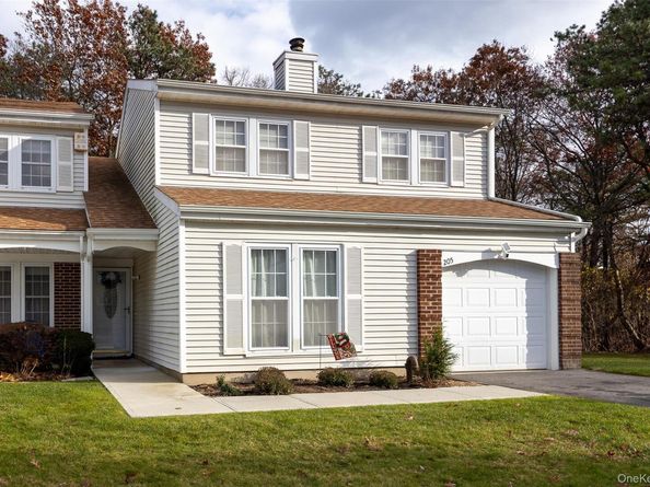205 Haddon Hollow Court, Middle Island NY 11953
