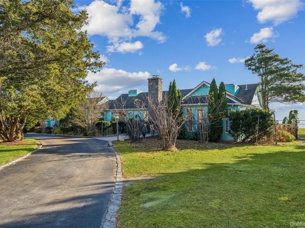 6 Last Lane, Hampton Bays NY 11946