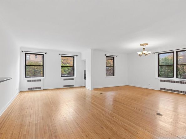 69-40 Yellowstone Boulevard 121, Forest Hills NY 11375